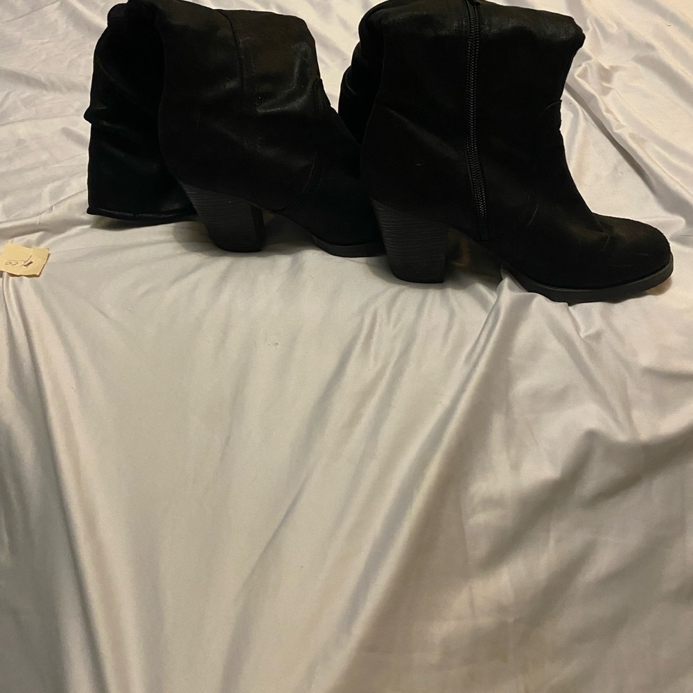 Makaw black knee-high boots size 7